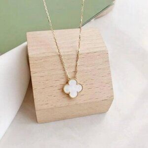 ✨ Van Cleef & Arpels White Necklace ✨